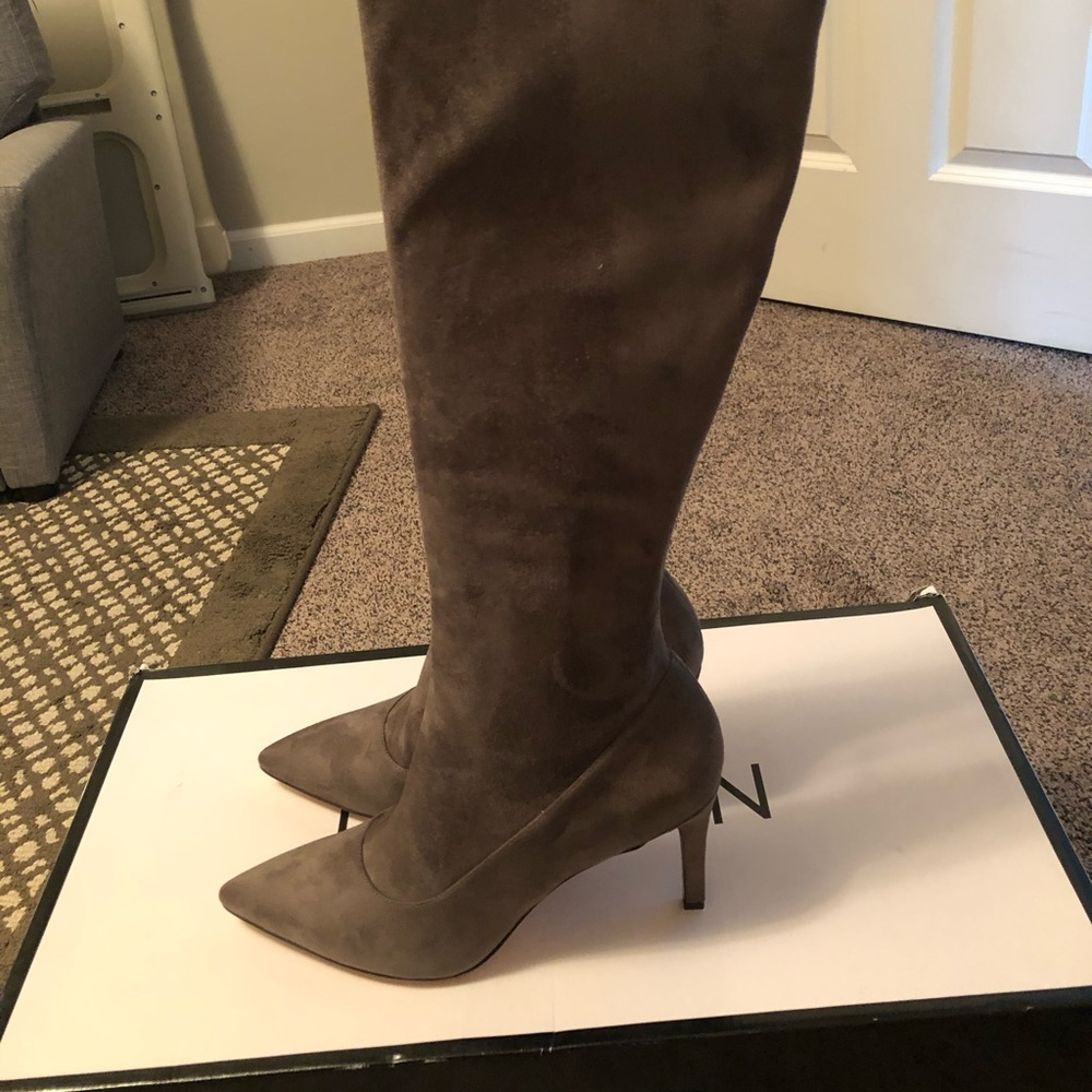 Beautiful mid calf boots